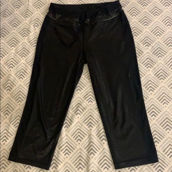 💥CROC--EMBOSSED cropped sweatpants💥 - Picture 3 of 8